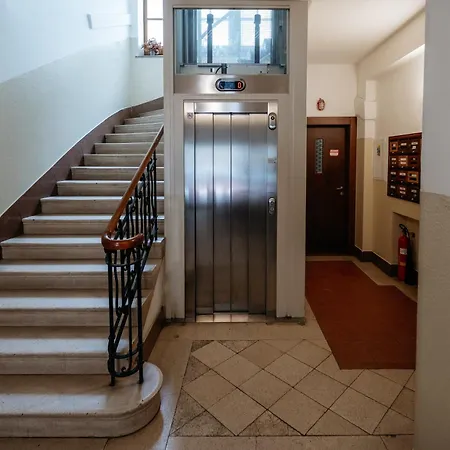 Days - In A Prime Location With Ac Close To The Charles Bridge Prága